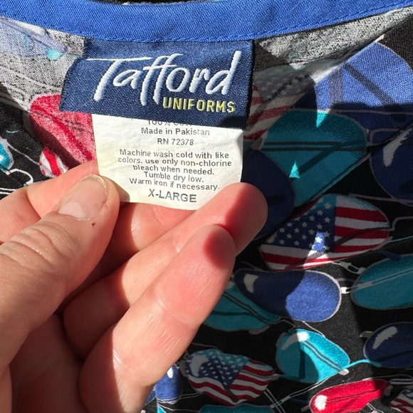 Printed Scrub Tops - Picture 2 of 10